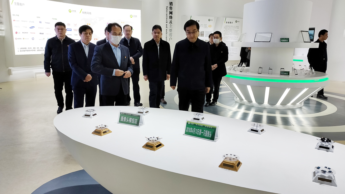 山東省副省長劉強來合力泰電子公司參觀考察 (2)(1).jpg