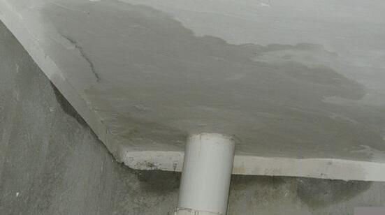 墻面滲水有什么辦法修復(fù)？屋頂防水施工的時候這些要留意