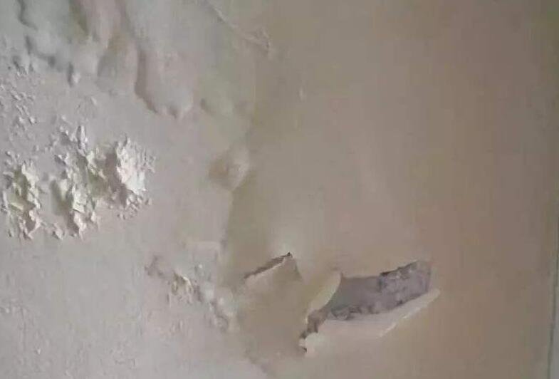墻面滲水有什么辦法修復(fù)？屋頂防水施工的時候這些要留意